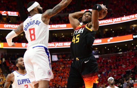  康利关键球稳定军心，爵士击败开拓者保留季后赛希望