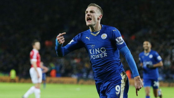  莱斯特城主场力克南安普顿，范尼斯特鲁伊收获首胜